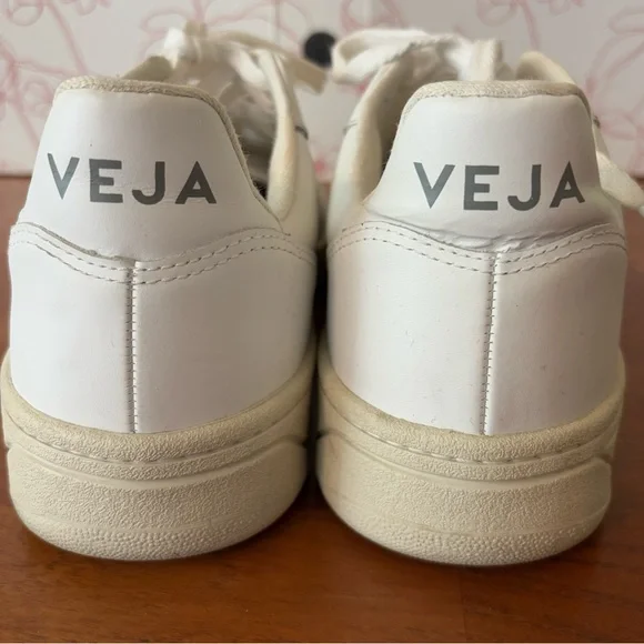 Veja V10 White/Natural lace-up sneakers - EU 40 / US 9 - Picture 3 of 16